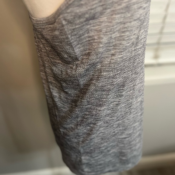 Lululemon Size 10 Swiftly Tech Run
Racerback Heathered Gray Tank Top Shirt - Picture 13 of 16